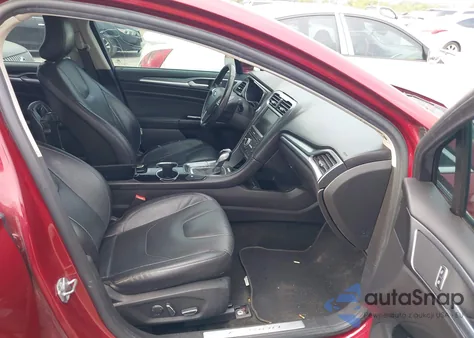 2016 Ford Fusion Hybrid Titanium z USA, uszkodzony, nr VIN 3FA6P0RUXGR132565